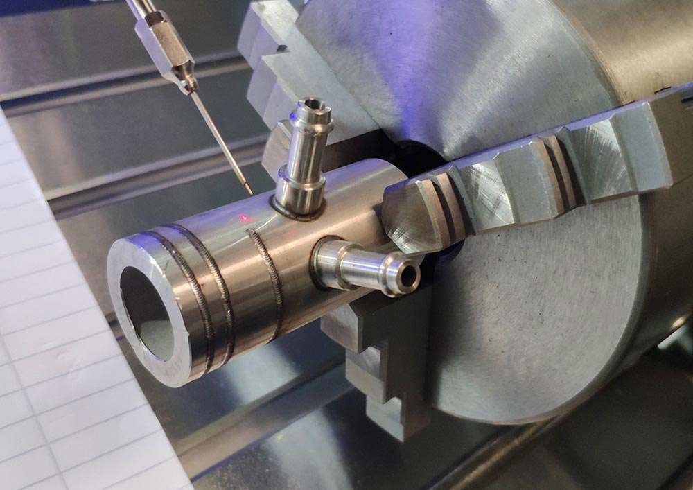 200W 400W YAG bodový laserový zvárací stroj na opravu foriem (1)