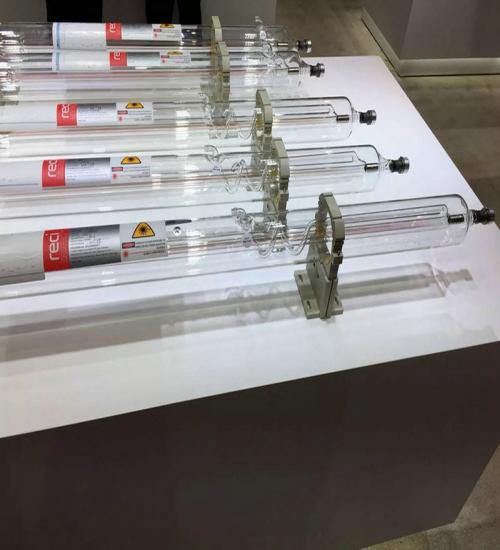 Голяма мощна стъклена тръба CO2 лазерна маркираща машина за бързо гравиране