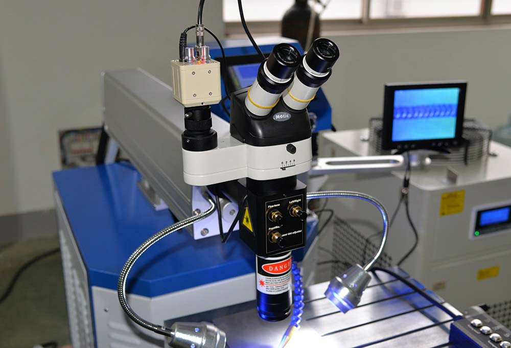 200W 400W YAG spot laser mold repairing welding machine  (1)