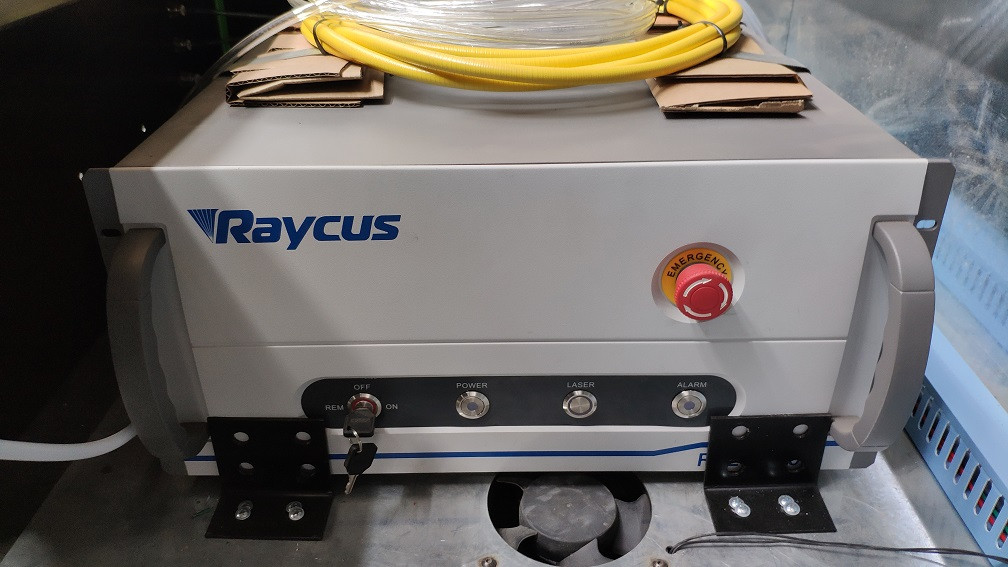 Stroj za lasersko rezanje metalnih cijevi s vlaknima